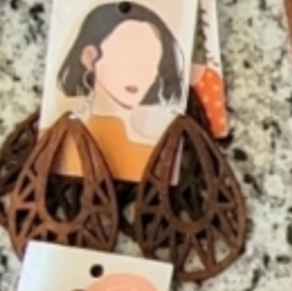 Gorgeous Hallow Wooden Earrings Hand made Lazer cut Boho style NEW - Picture 6 of 10